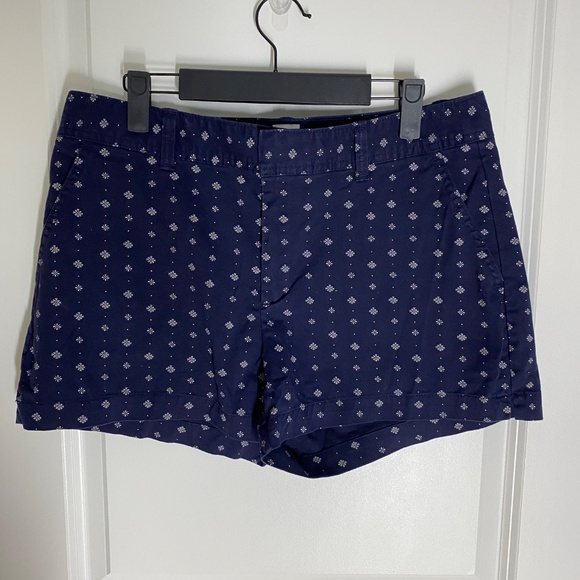 WOMANS GAP CITY SHORT SIZE 10 NAVY BLUE - Picture 1 of 3